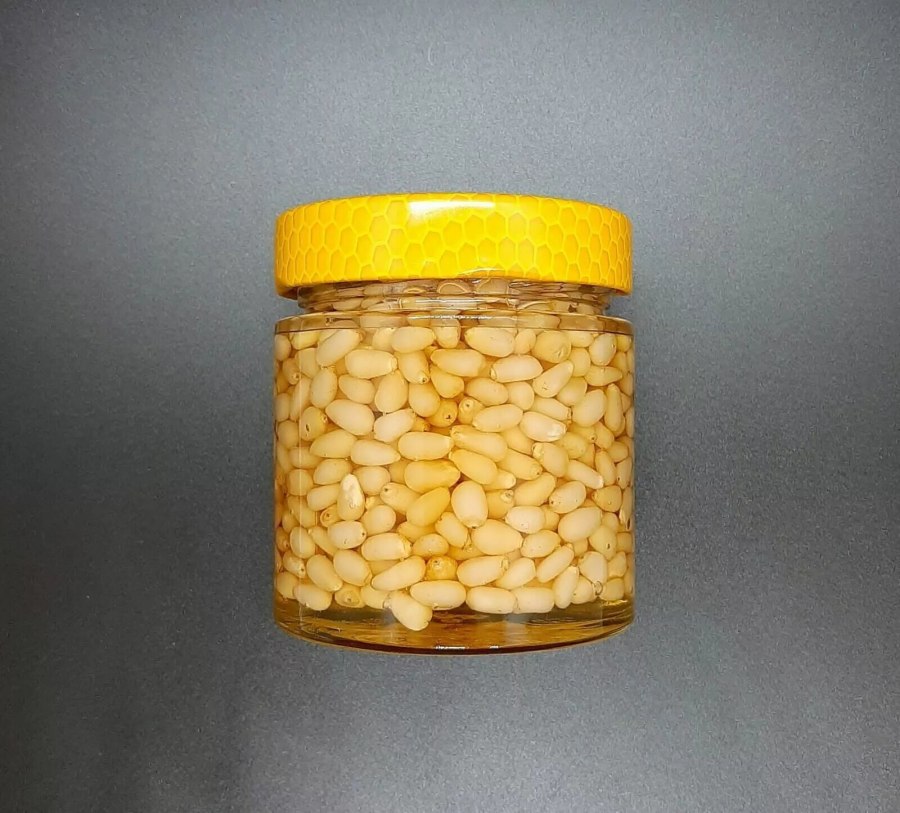 Алтайский мед с кедровыми орешками