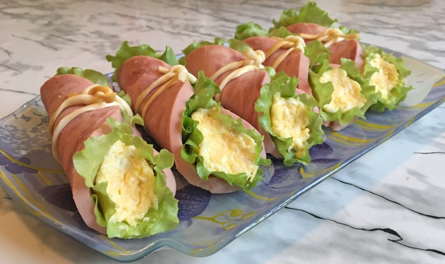 Закусочные рулеты из ветчины