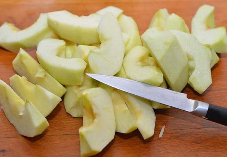 Яблоки нарезанные дольками