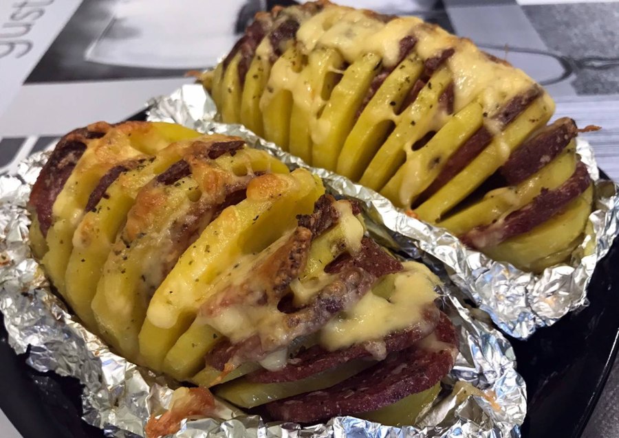 Картофель в лодочках из фольги