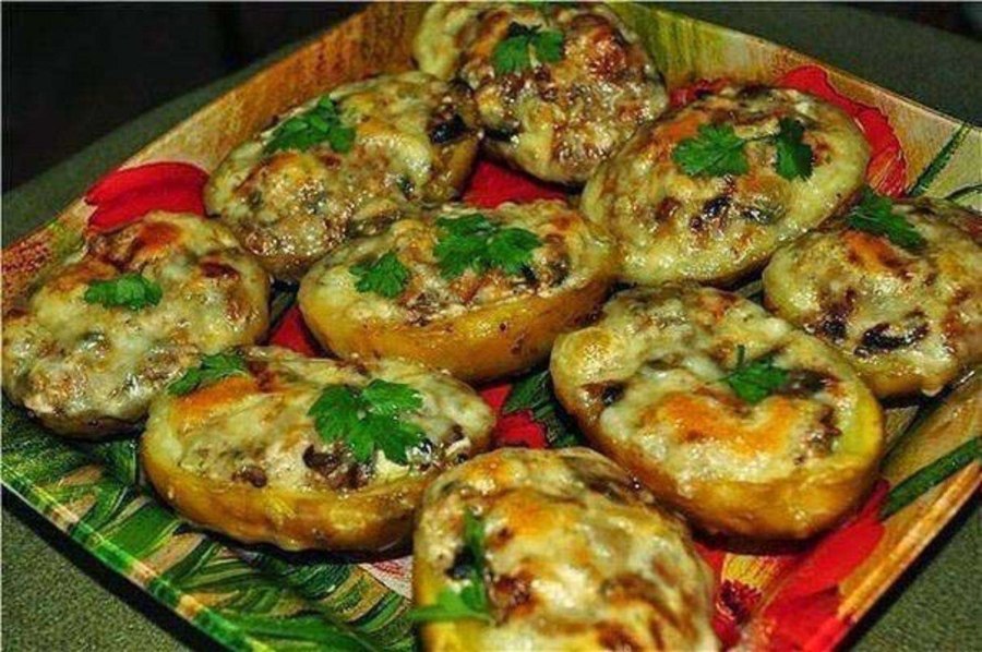 Печеный картофель с грибами