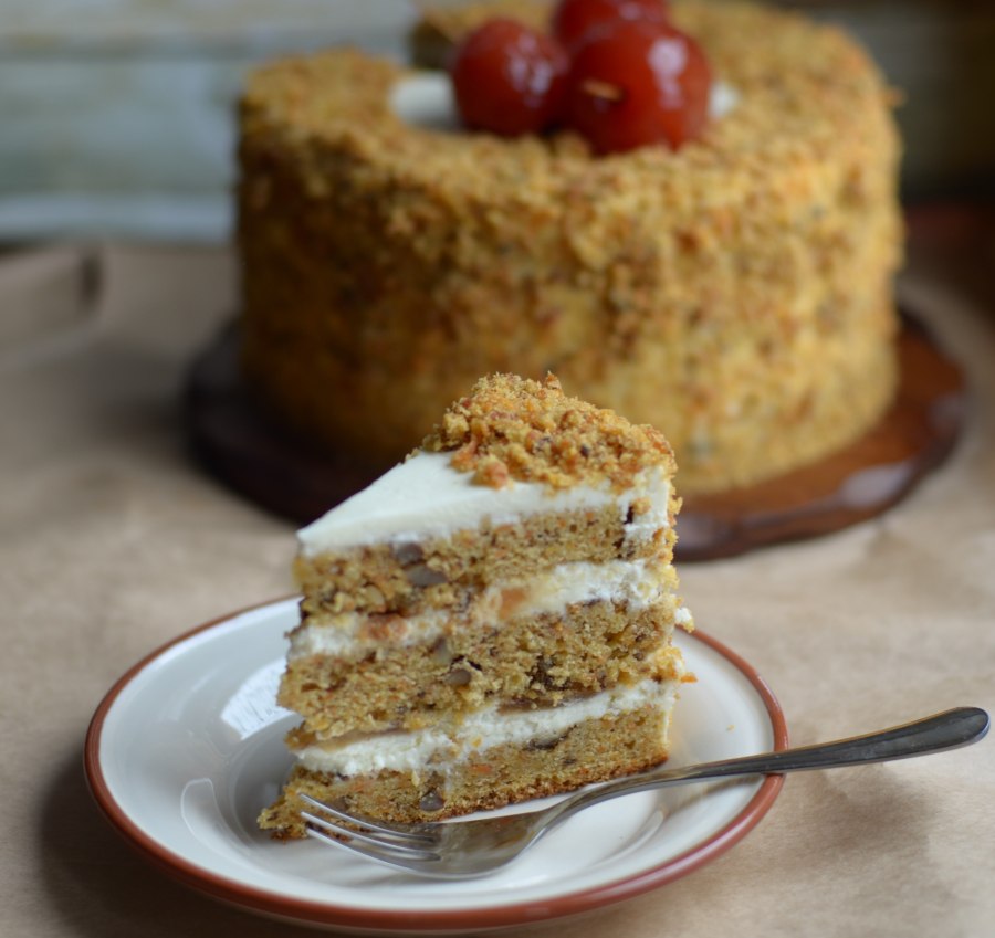 Морковный бисквит с грецкими орехами