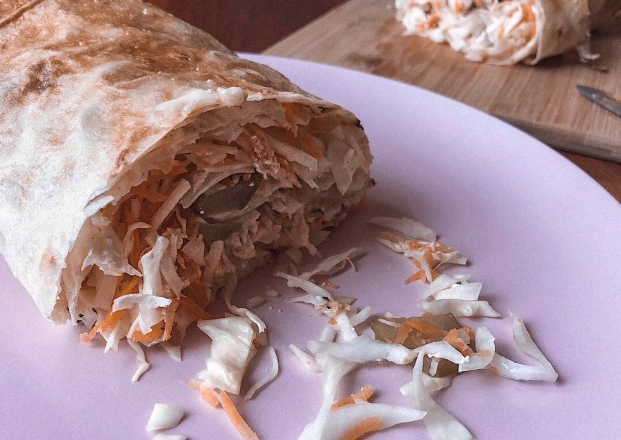 Рулет из лаваша с копченой колбасой