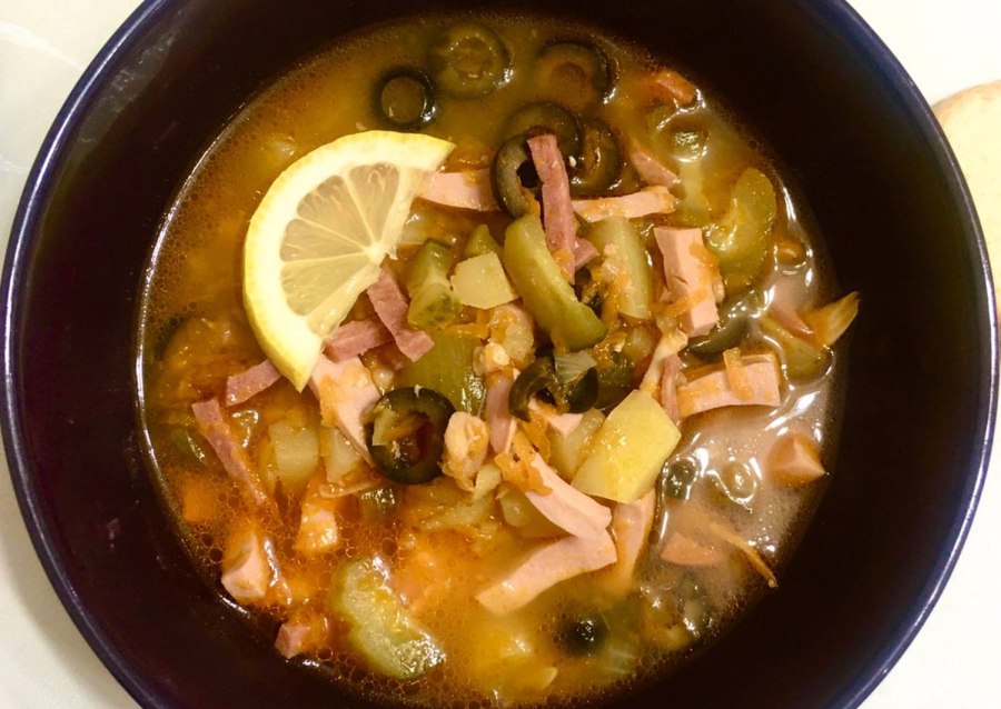 Суп солянка мясная сборная с картошкой