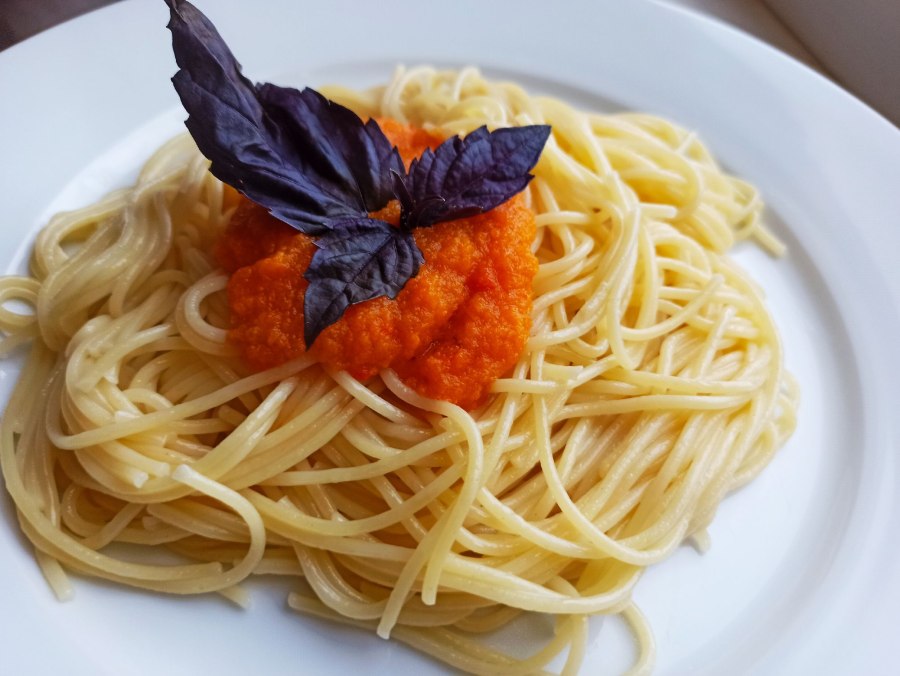 Макароны с аджикой