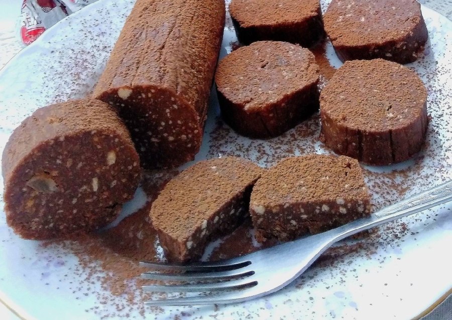 Шоколадная колбаса из печенья