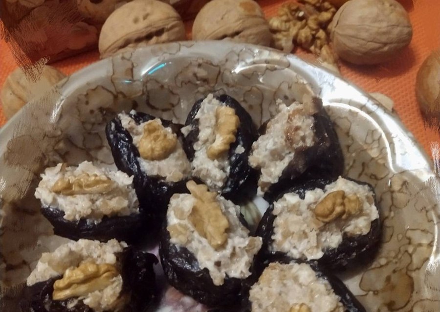 Молдавская кухня, чернослив с орехом