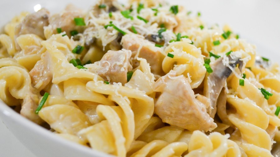 Паста карбонара с грудкой куриной