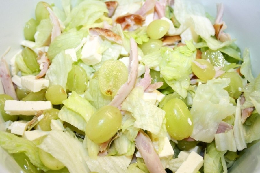 Салат из сельдерея с куриной грудкой