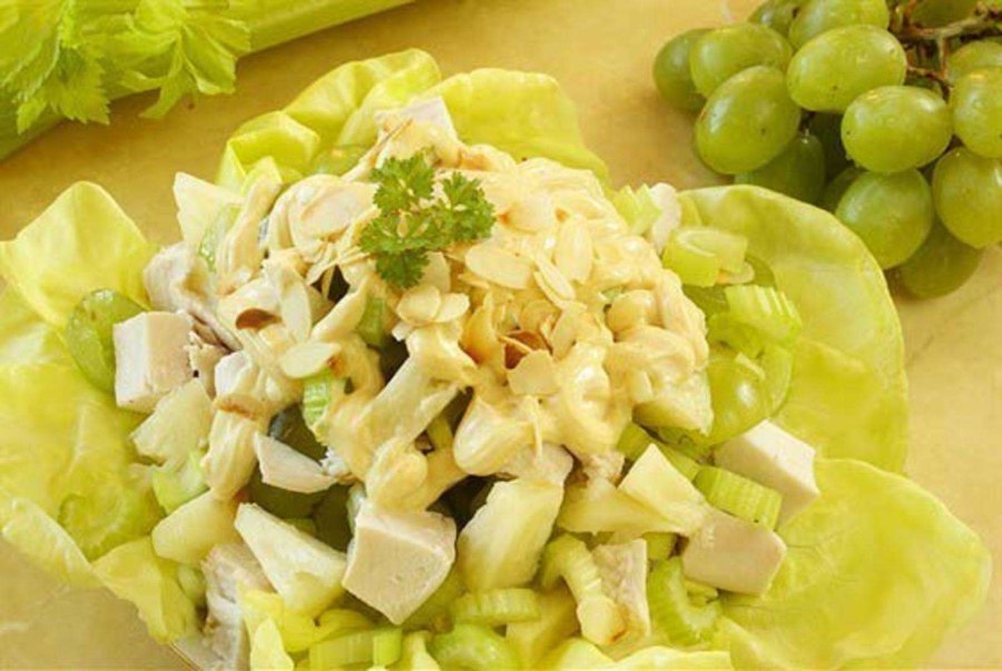 Виноградника салат из копченой курицей слоями рецепт