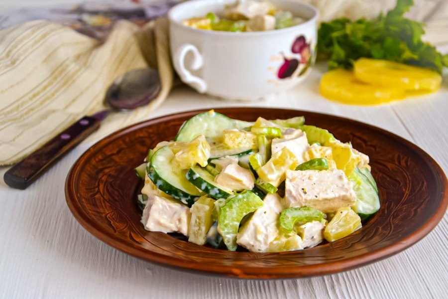 Салат с орешками