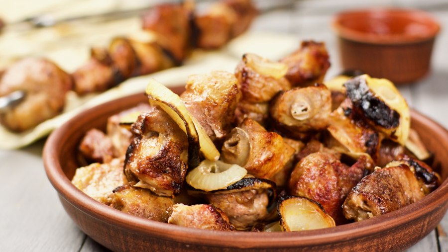 Рецепт шашлыка из свинины с луком и лимоном