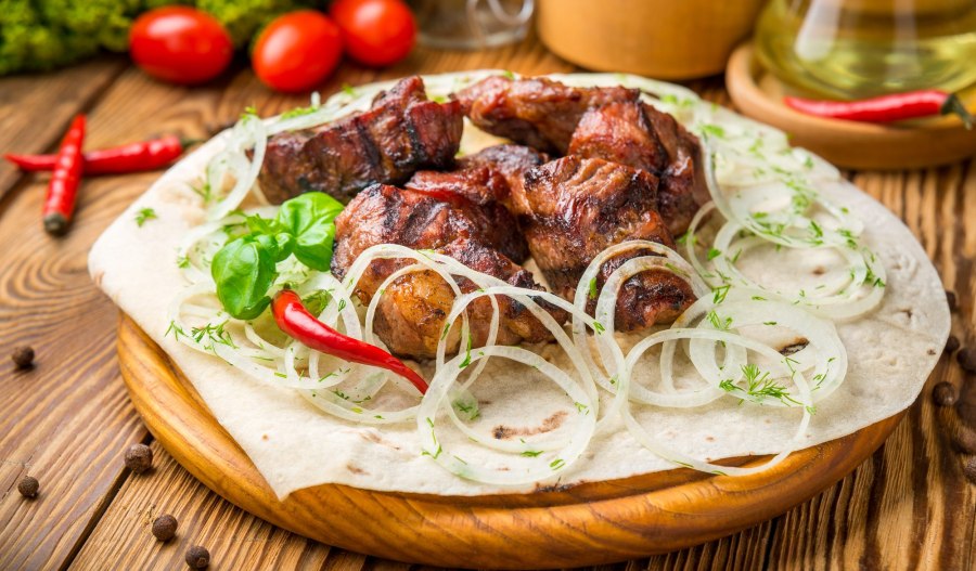 Шашлык из свинины на минералке