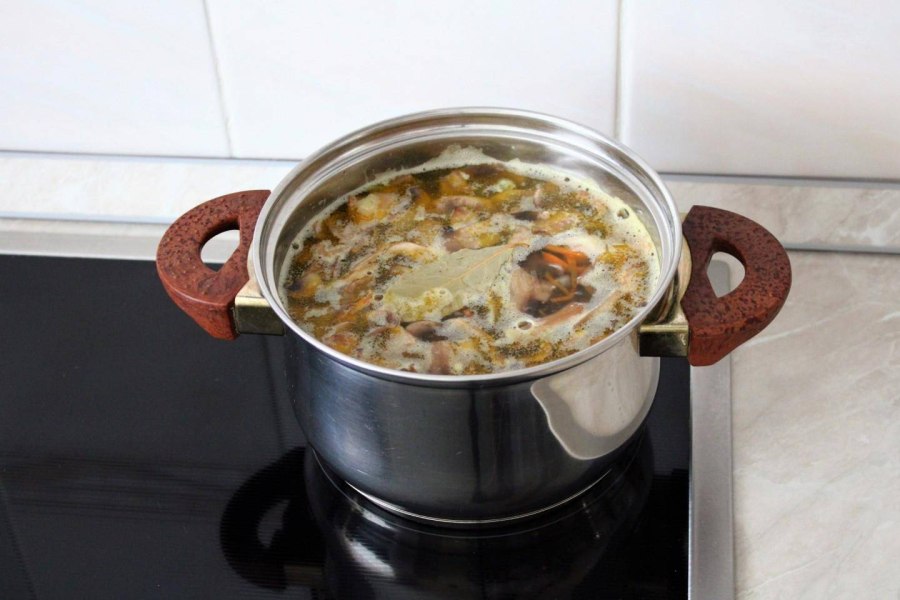 Ароматный грибной суп (из сушеных грибов)