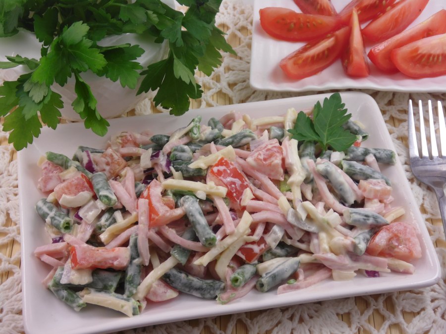 Легкий салат с ветчиной