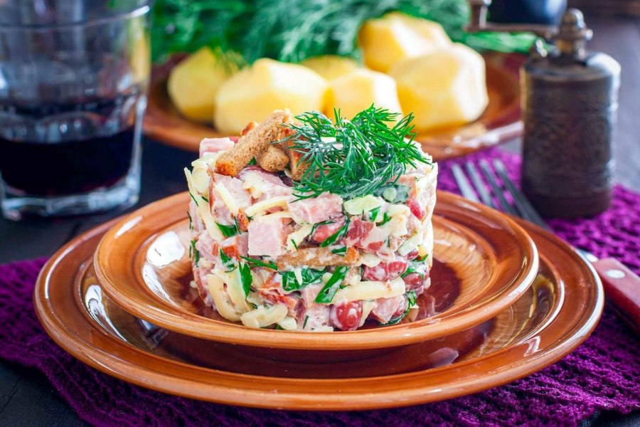 Салат Меркурий с черносливом