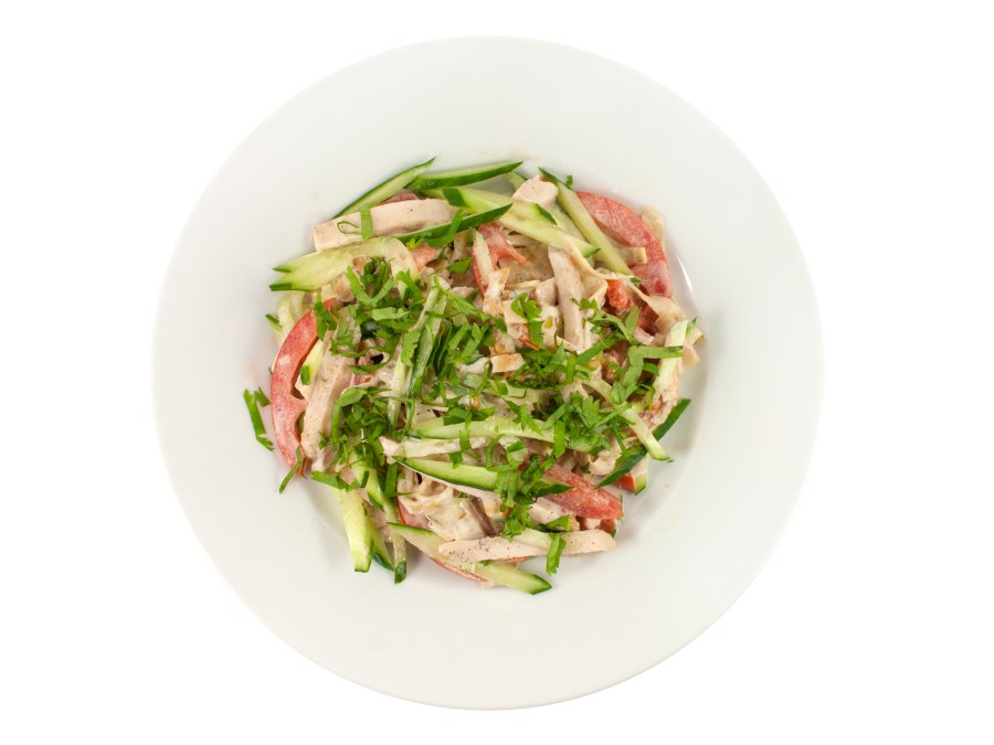 Салат с ветчиной курицей сыром