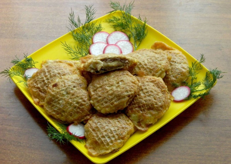 Вафельные коржи с фаршем в кляре