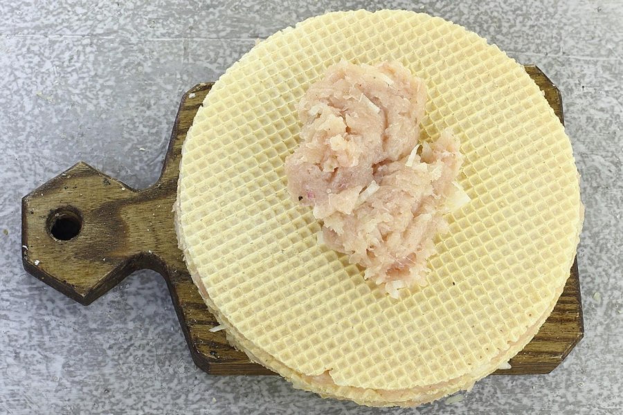 Вафельные коржи с фаршем на сковороде