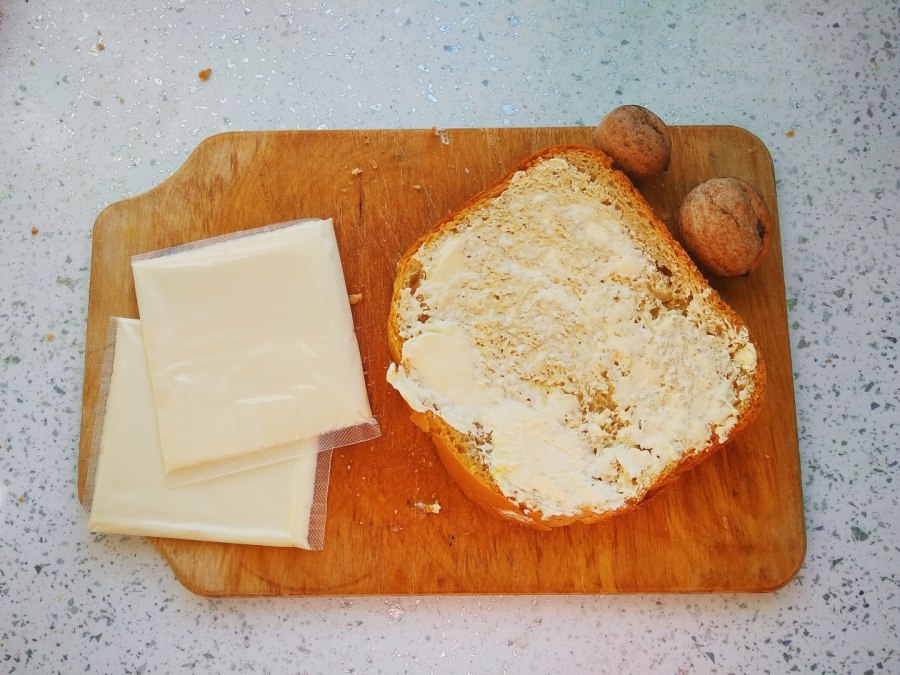 Тост с сыром и огурцом