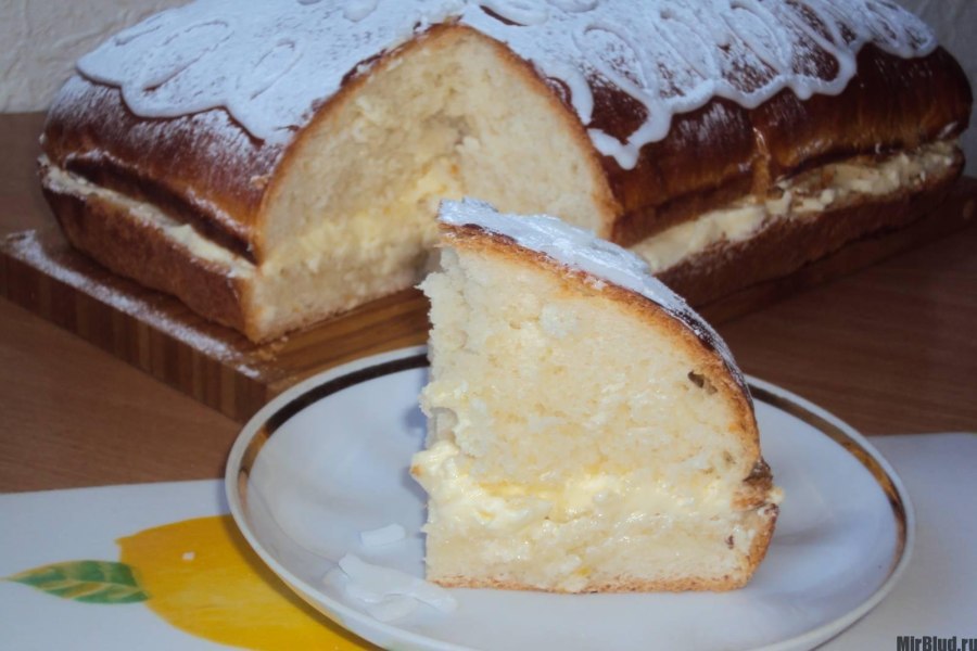 Пирог с яблоками и сгущенкой
