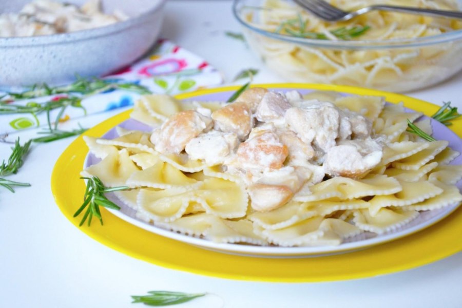 Куриное филе с грибами в сливочном соусе
