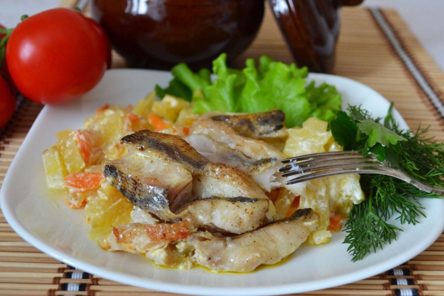 Щука тушеная с овощами