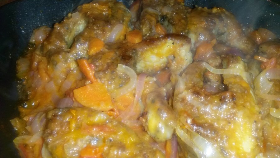 Рыба тушеная с морковью и луком