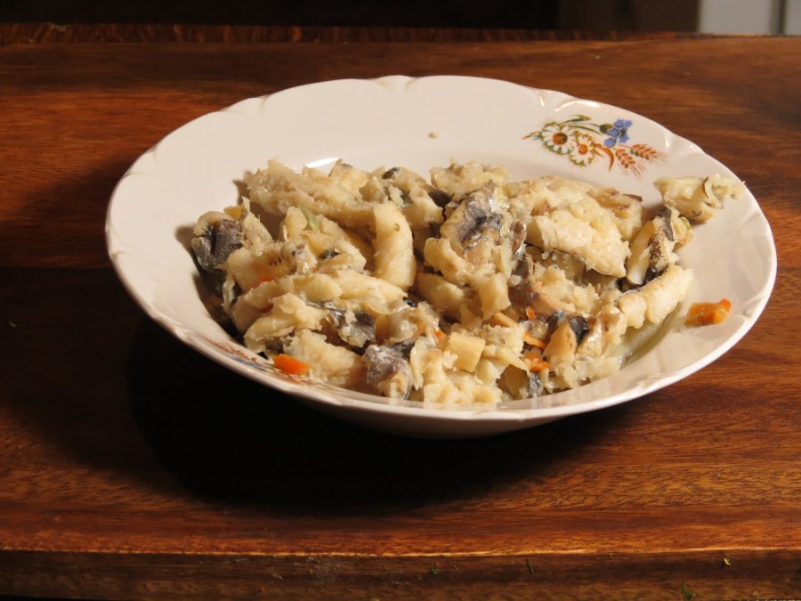 Рыба припущенная скумбрия