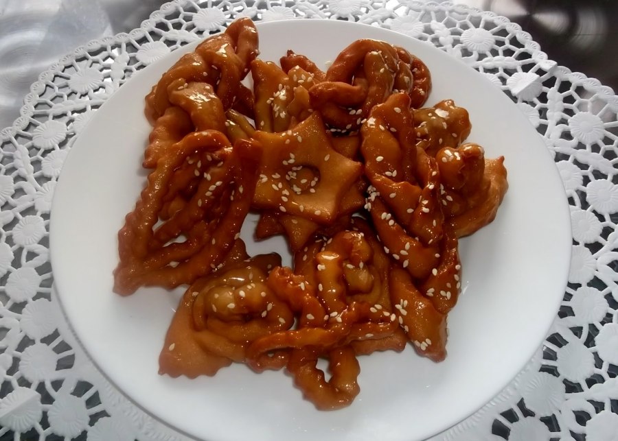 Хворост с орехами