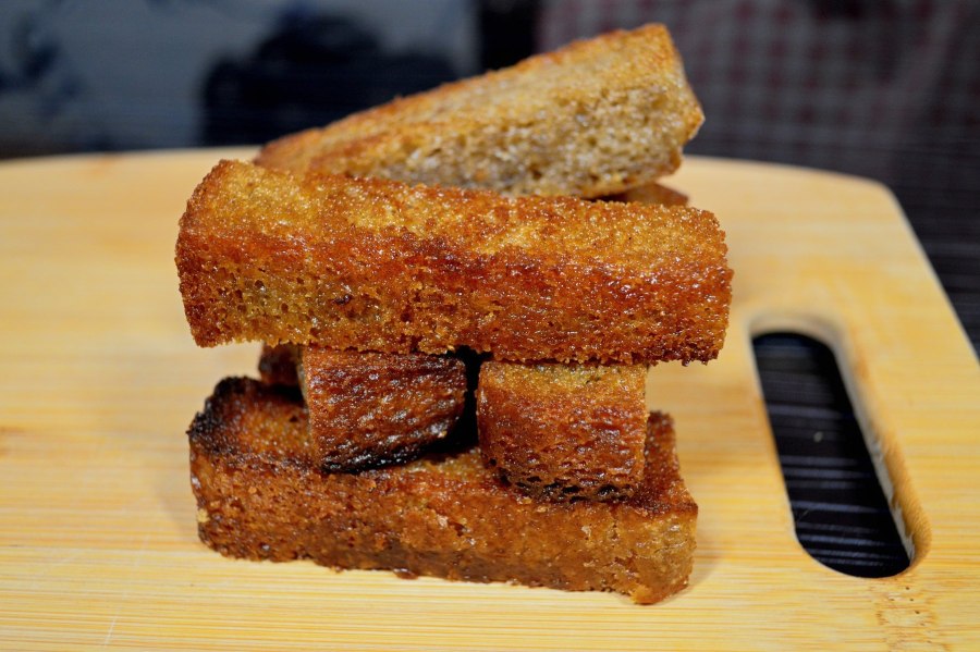 Гренки из белого хлеба с яйцом и молоком