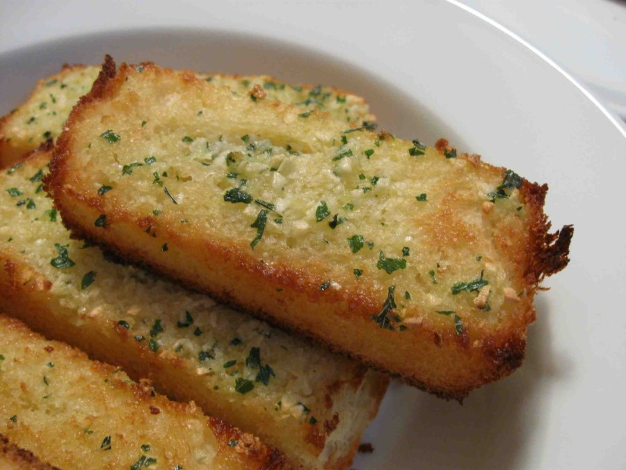 Гренки с чесноком плоские