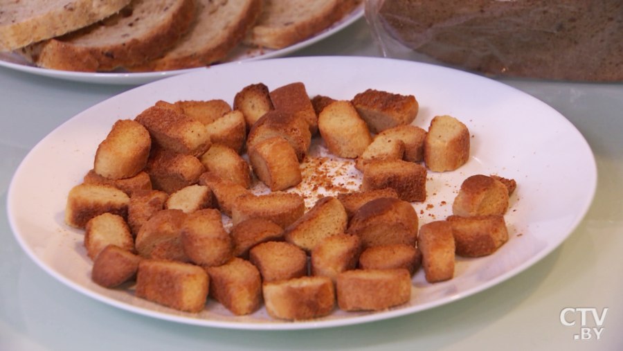 Гренки с яйцом из черного хлеба