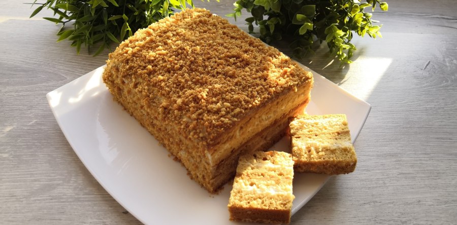 Карамельный медовик с апельсиновым кремом