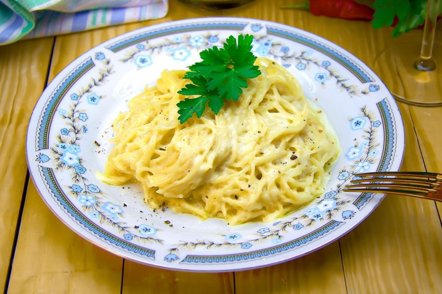 Макароны с сыром и сливками