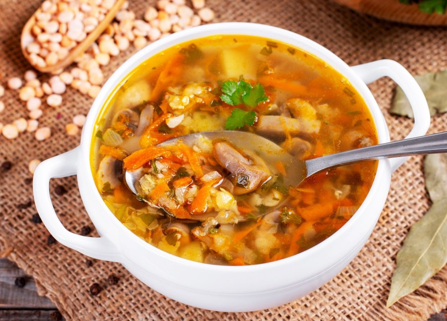 Рассольник с перловкой и солеными
