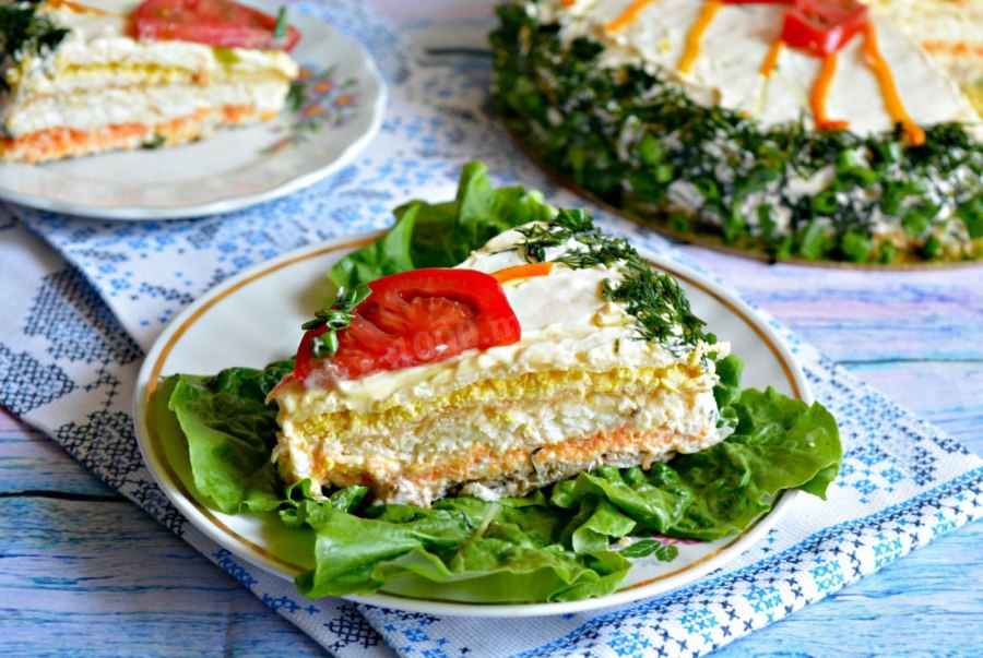 Салат с вафельными коржами