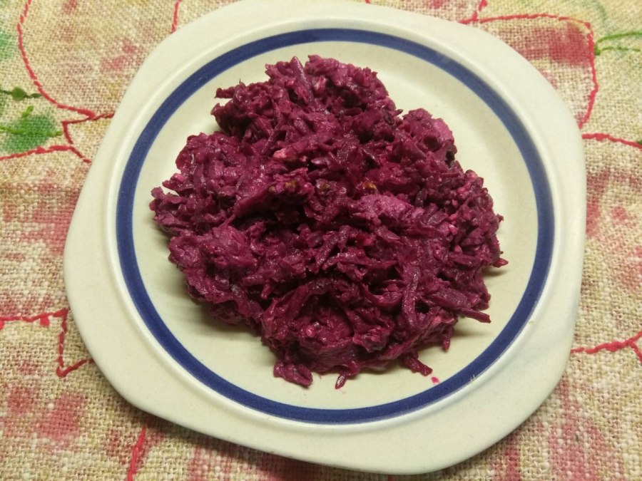 Салат из свеклы с солеными груздями