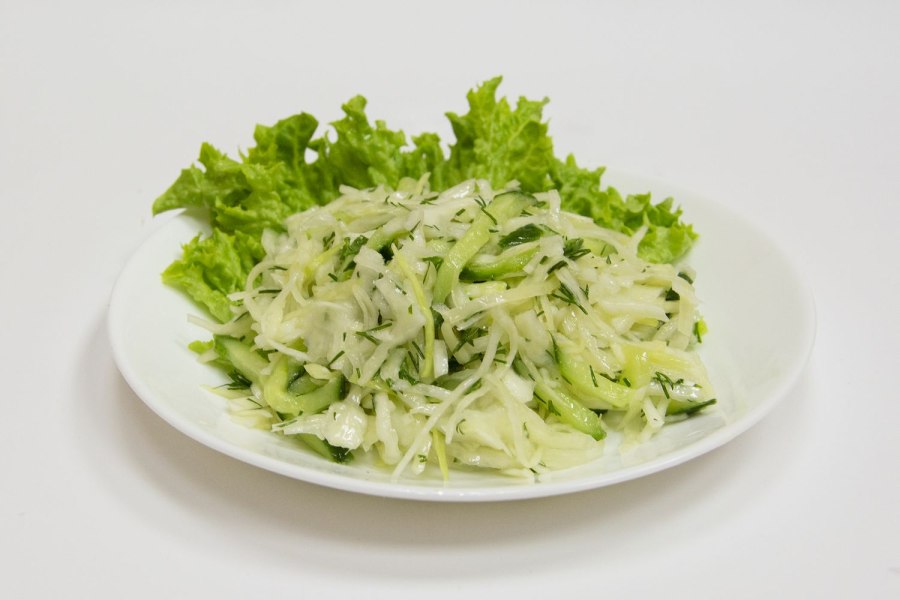 Салат с огурцами
