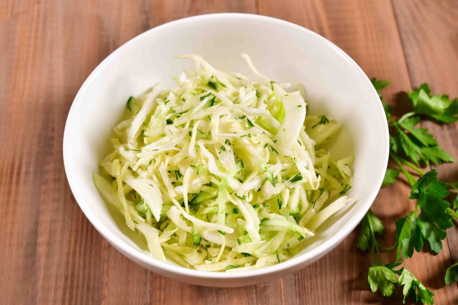 Салат с капустой и огурцом