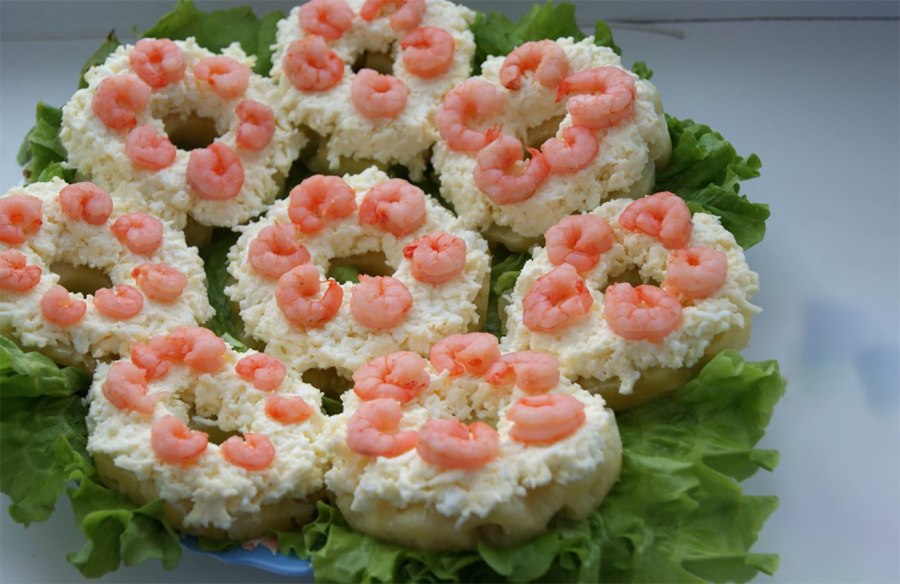 Закуска на ананасовых кольцах