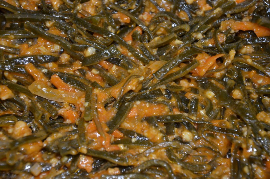 Солянка с кальмаром и морской капустой