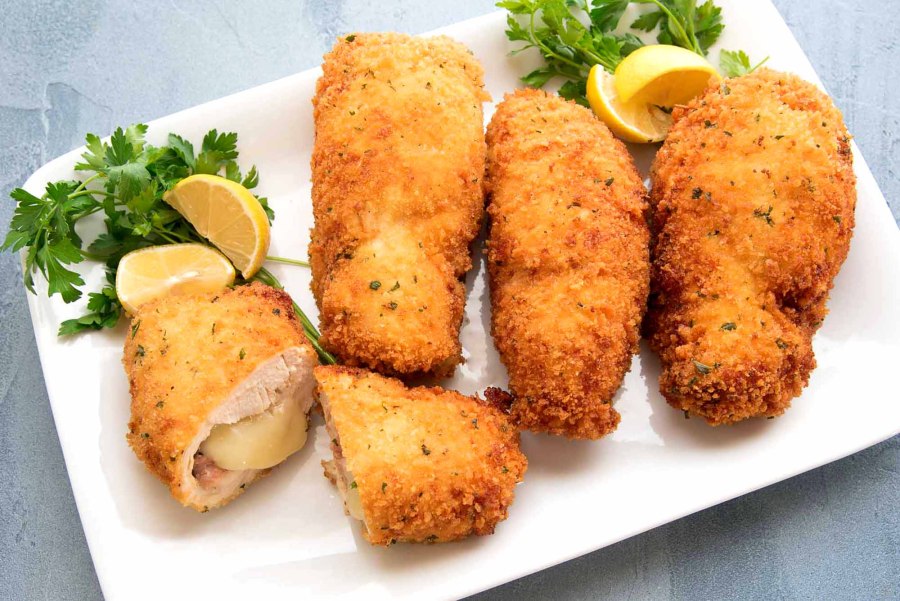 Рулетики из куриного филе с творогом