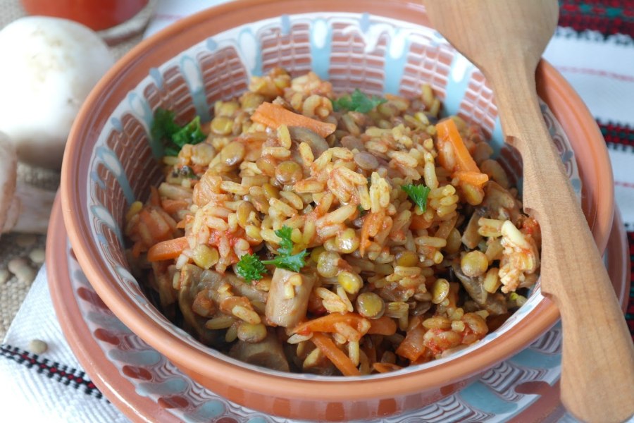 Постный плов с грибами