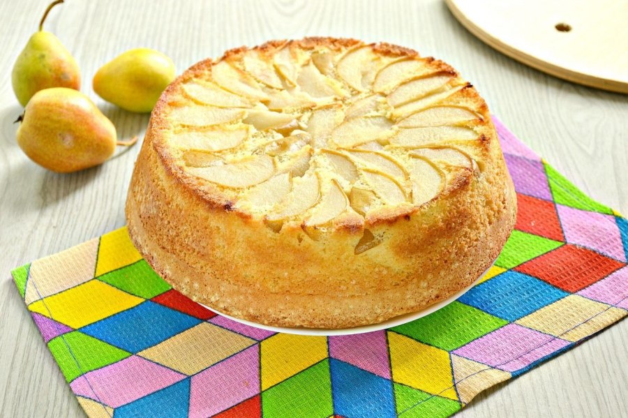 Пирог с яблоками на сметане