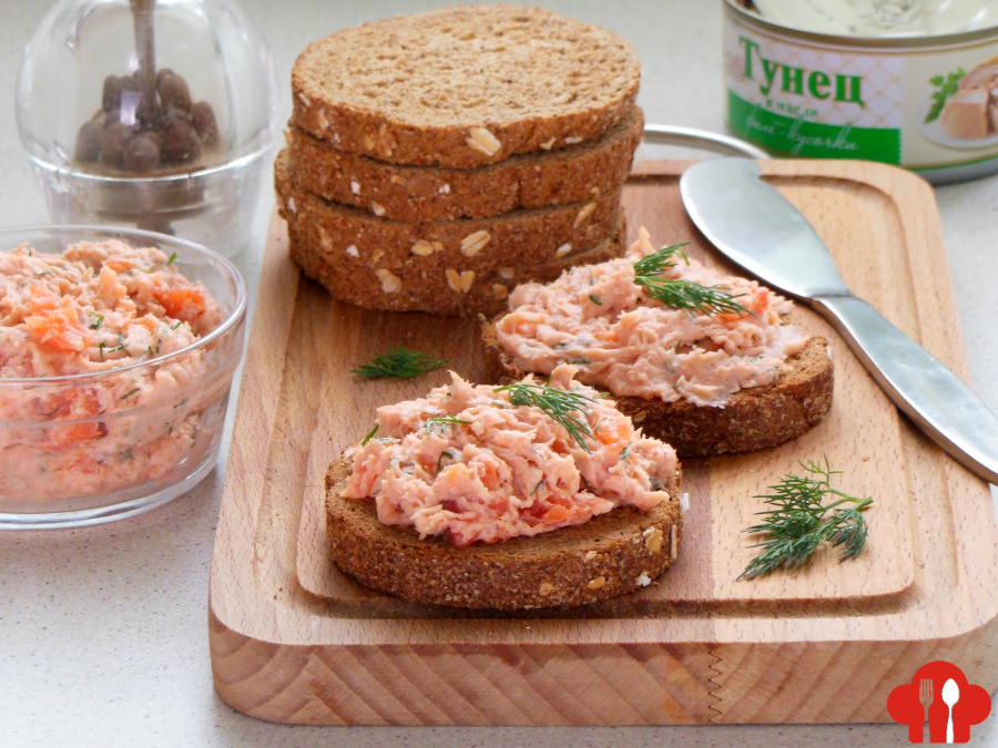 Бутерброды с форшмаком и огурцом