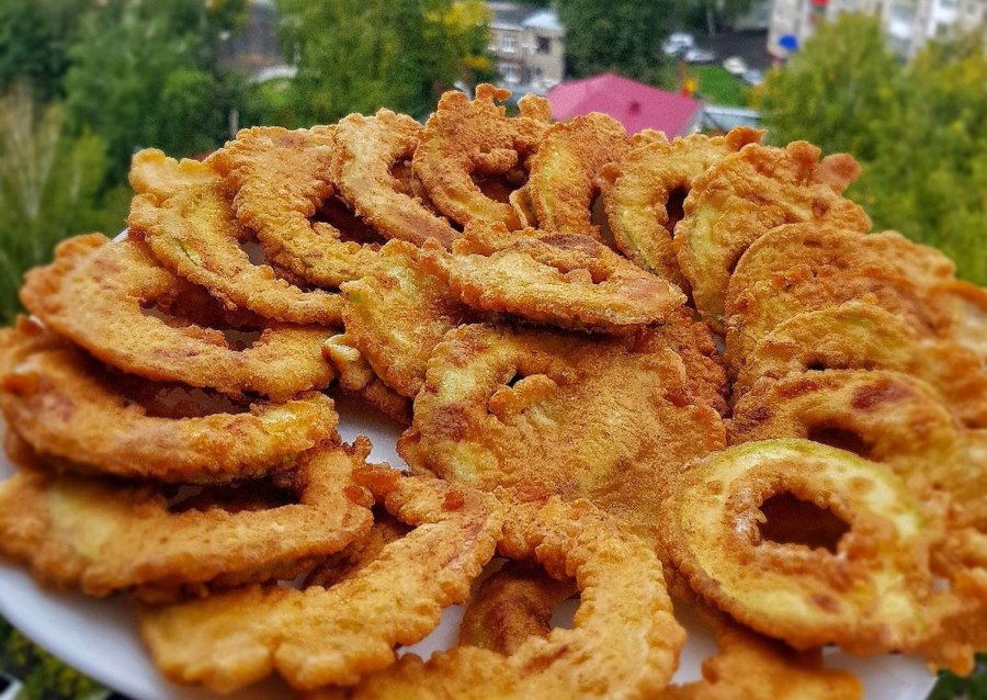 Кабачки жареные в кляре