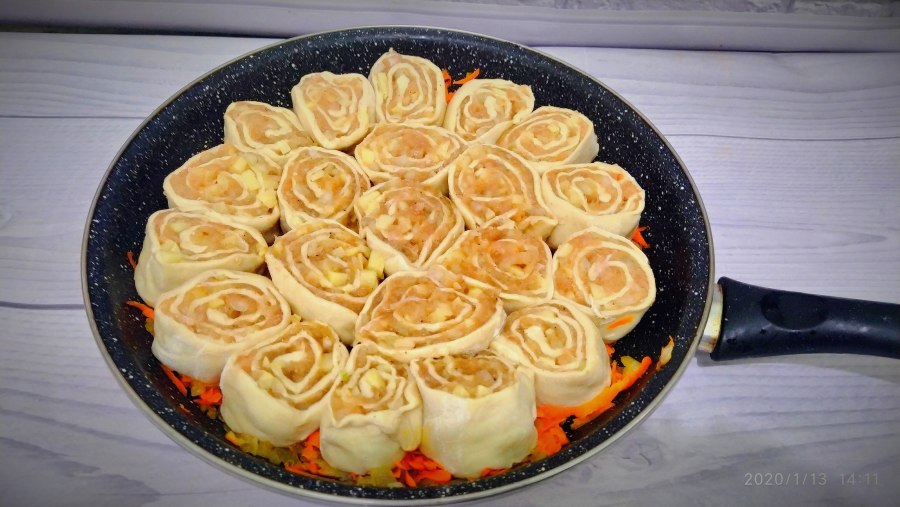 Картофельный рулет с фаршем