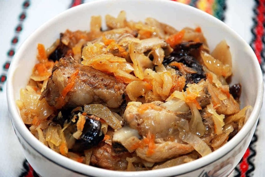 Тушёная капуста с курицей