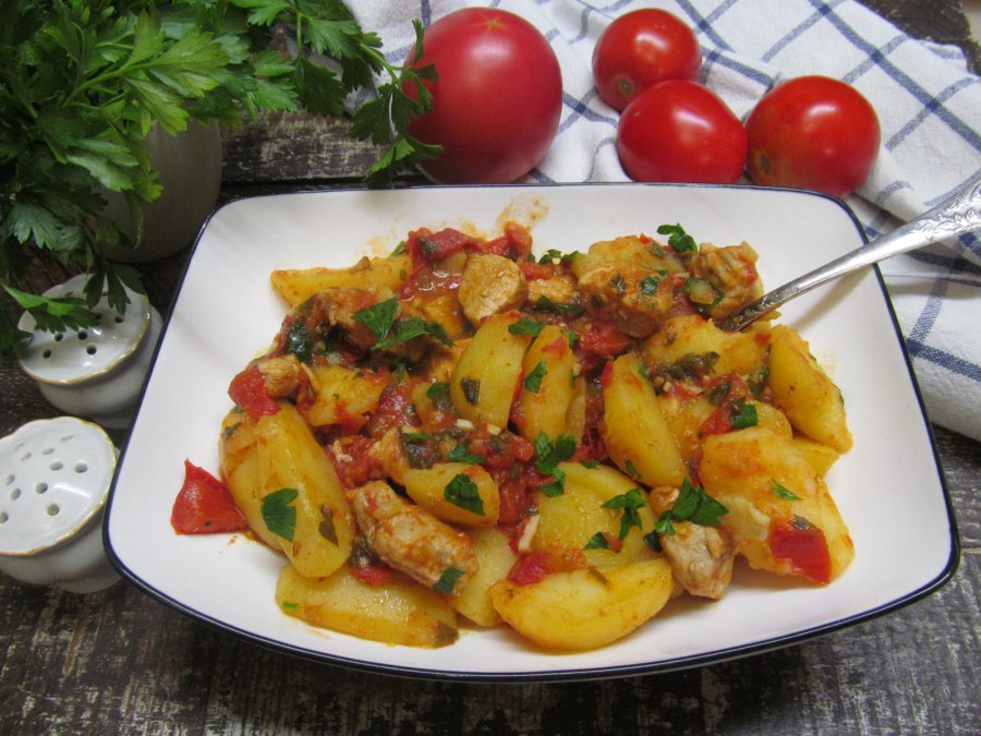 Жареная капуста с курицей